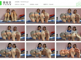 突围摄影_两个女孩宿舍展示丝袜足底